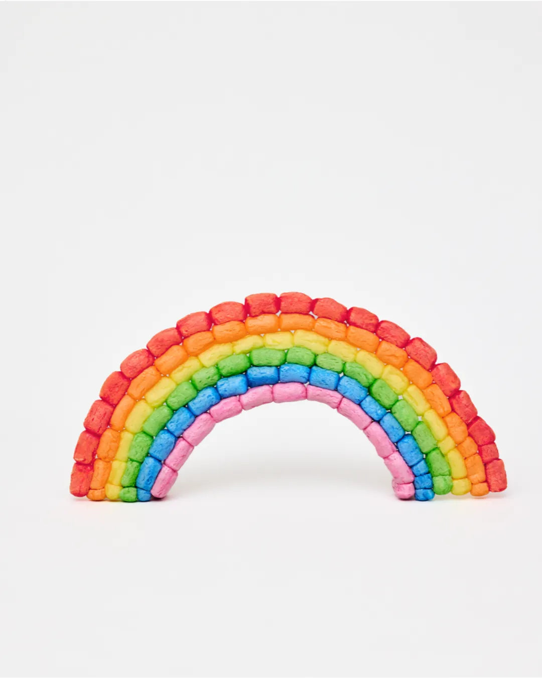 Ein bunter Regenbogen aus nubsis, bestehend aus sieben Schichten in Rot, Orange, Gelb, Grün, Blau, Lila und Rosa.