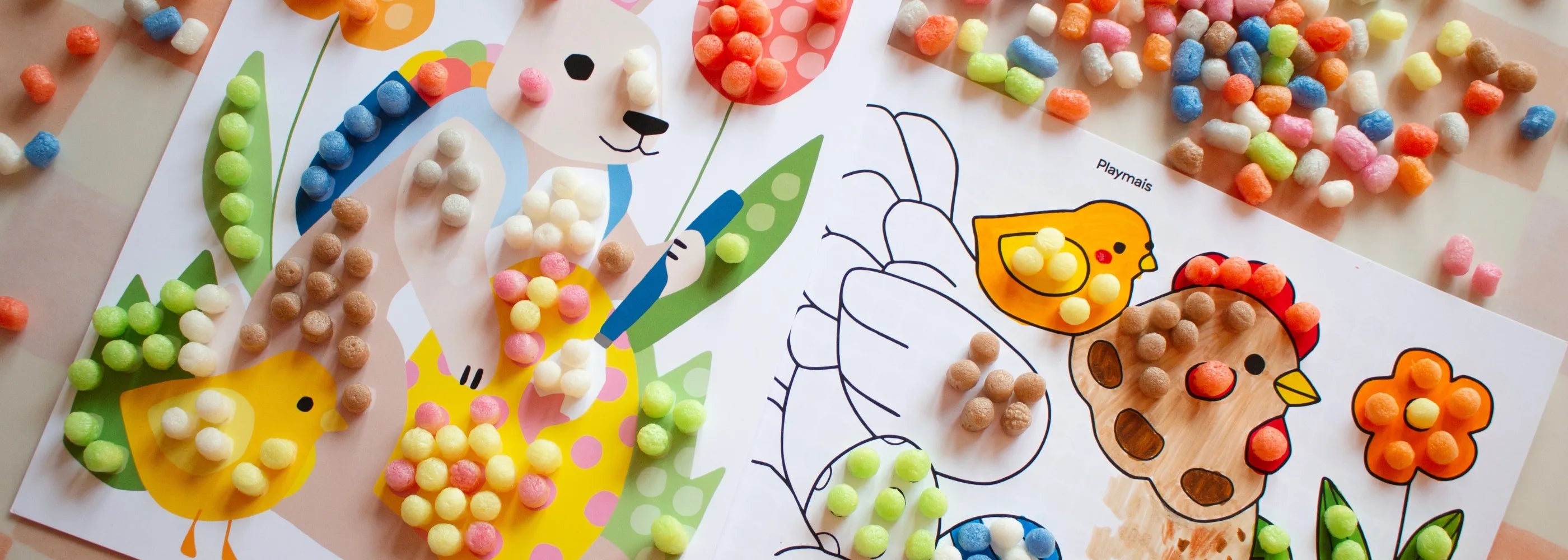 Kostenlose Motiv-Vorlagen zum Download. Die Vorlagen gibt es in Schwarzweiß zum Bemalen und Bekleben mit Playmais Mosaic oder in Farbe zum Bekleben mit Playmais Mosaic. Motive sind Osterhase, Henne mit Küken und Kind mit Osterkörbchen und Kaninchen.