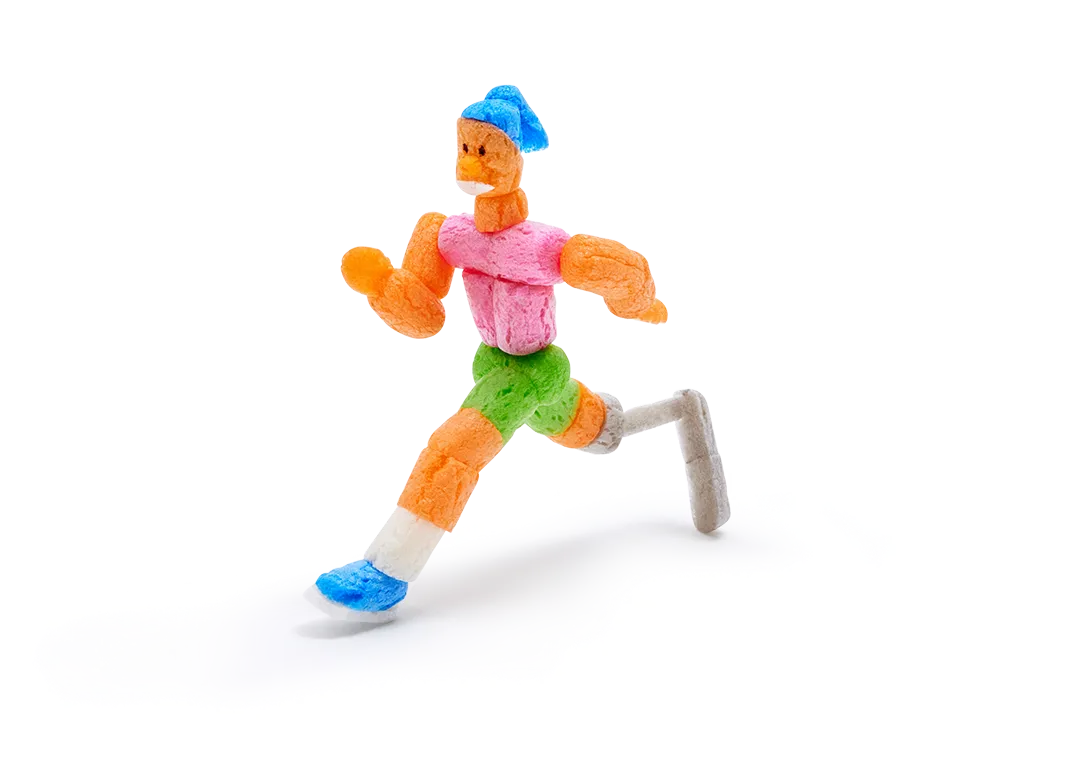Figur eines laufenden Menschen aus bunten Nubsis mit blauem Hut, rosa Oberteil und grüner Hose.